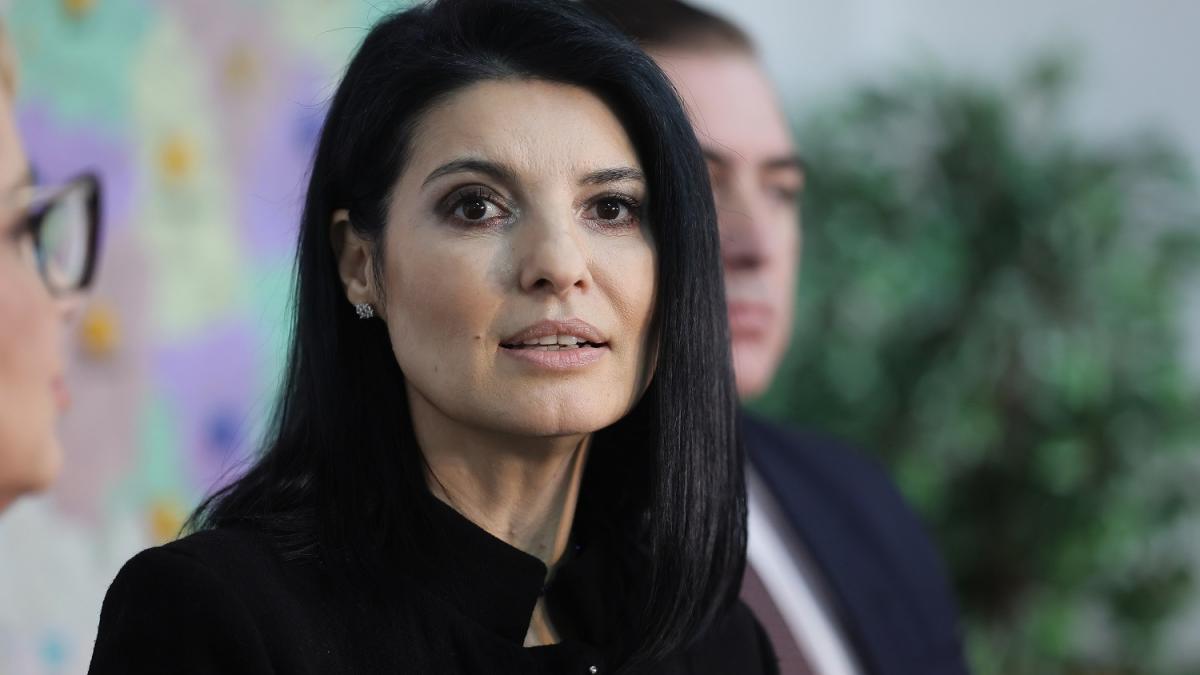 Reactie la inundatiile provocate de Ponta Victor Viitura ar putea distruge si Coloana Infinitului acuza Lavinia Sandru
