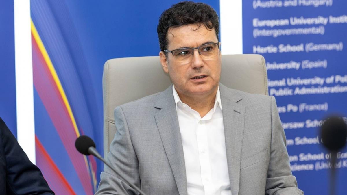 Remus Pricopie Simion poate castiga in turul doi Proeuropenii trebuie sa negocieze pentru a l exclude pe Simion