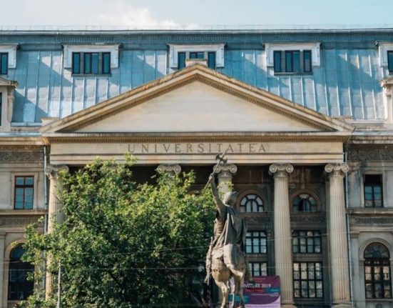 Universitatea Bucuresti cere candidatilor sa promita mentinerea in UE si NATO