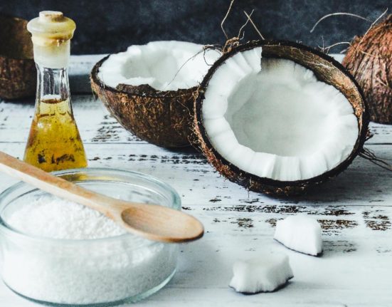 Utilizarile beneficiile si riscurile uleiului de cocos