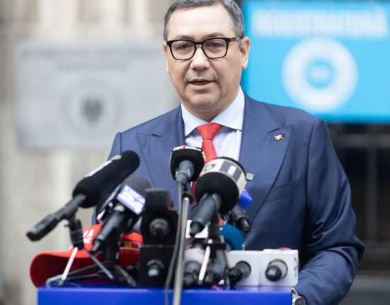 Victor Ponta a cumparat cu bani publici o Tesla