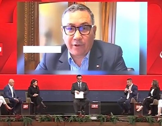 Victor Ponta si a schimbat parul sa semene cu Calin Georgescu