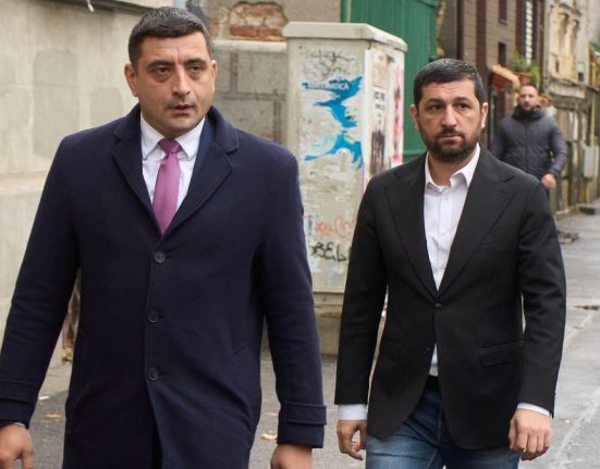 Atac fara precedent al AUR asupra presei