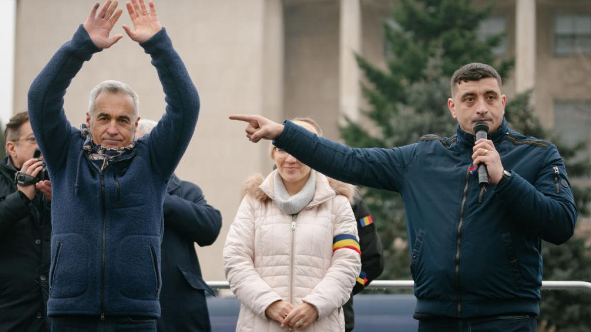 Calin Georgescu ataca pe Simion despre concedierea bugetarilor