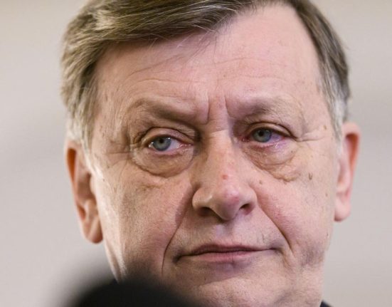 Crin Antonescu inainte de exit polluri Ultimele cifre indicau o diferenta semnificativa intre locurile 2 si 3