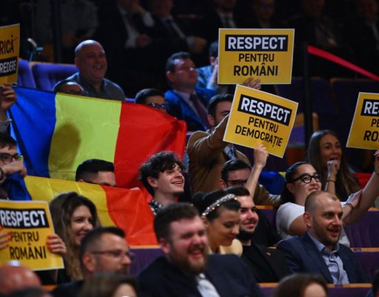 De ce aleg oamenii politicieni mincinosi