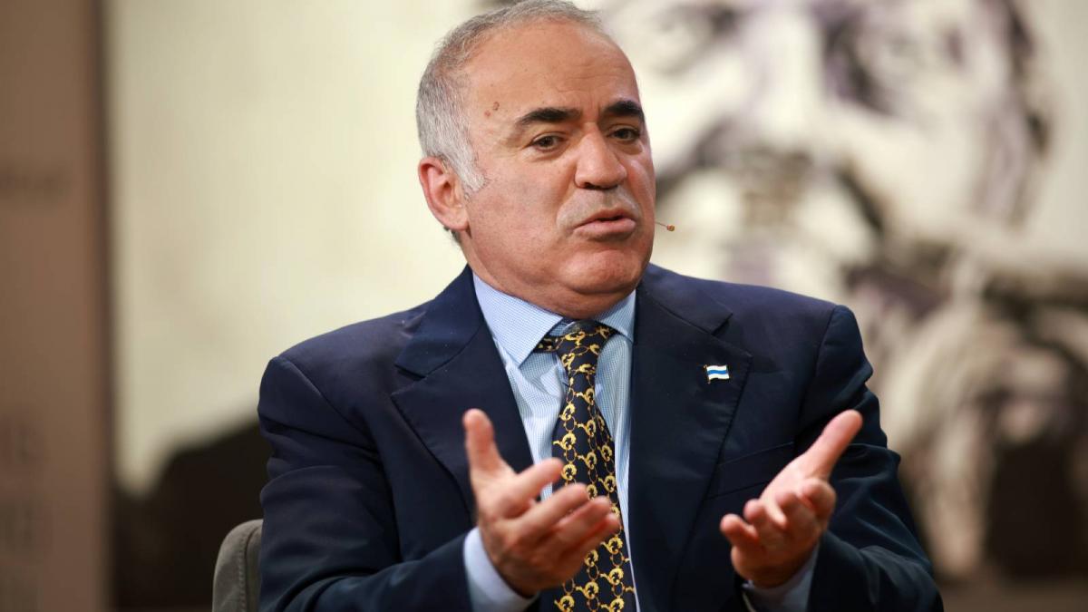 Garry Kasparov face apel la vot Nu lasa decizia altor