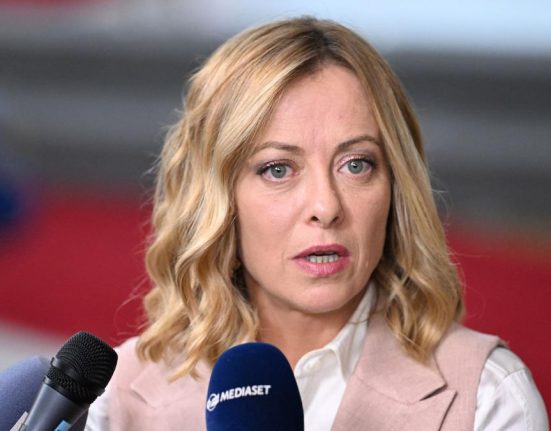 Giorgia Meloni nu l a felicitat pe Simion dupa alegeri