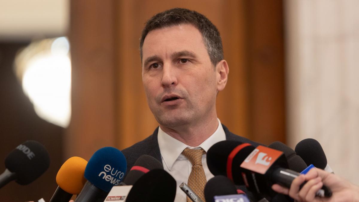 Ministrul Finantelor Sper ca societatea sa raspunda rational la alegeri O victorie a lui Nicusor Dan va linisti pietele