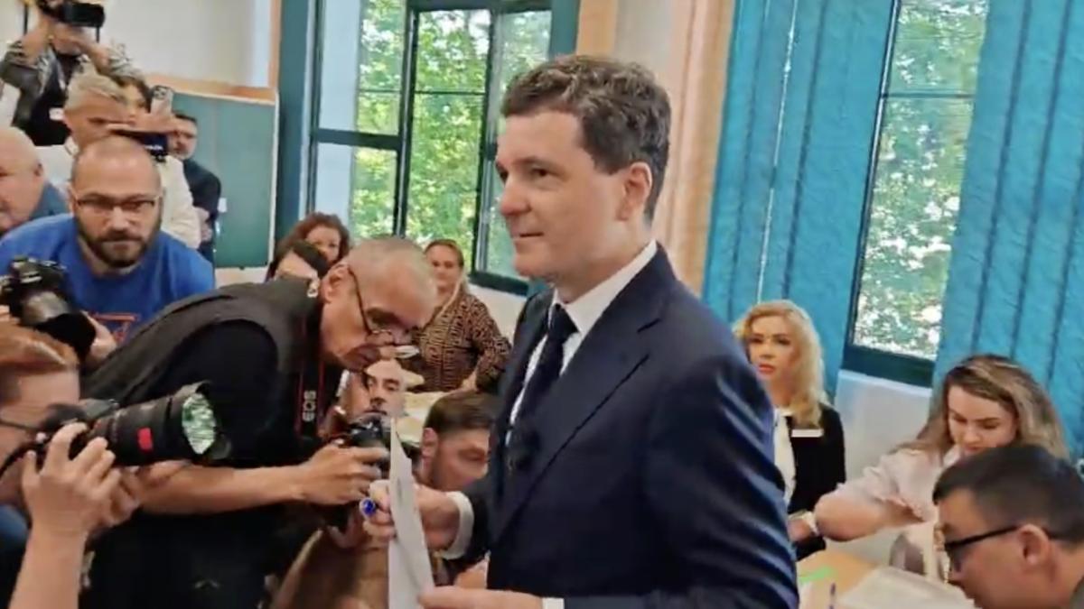 Nicusor Dan la vot Am votat pentru multi oameni tacuti si cinstiti nereprezentati pana acum