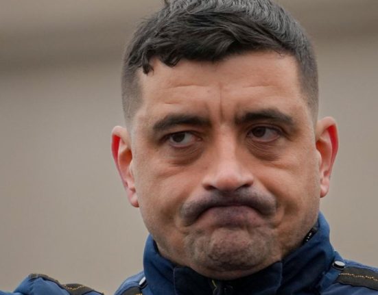 Politolog A jigni contracandidatul este penibil si daunator