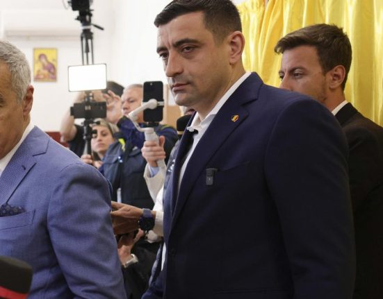 Romania la vot 4 mai 2025 imagini candidati alegatori