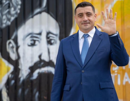 Simion acuza pe Facebook ca Nicusor Dan vrea un Maidan