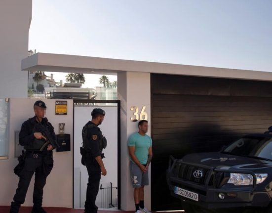 Soare nisip si suspecti Spania atrage criminalii fugitivi