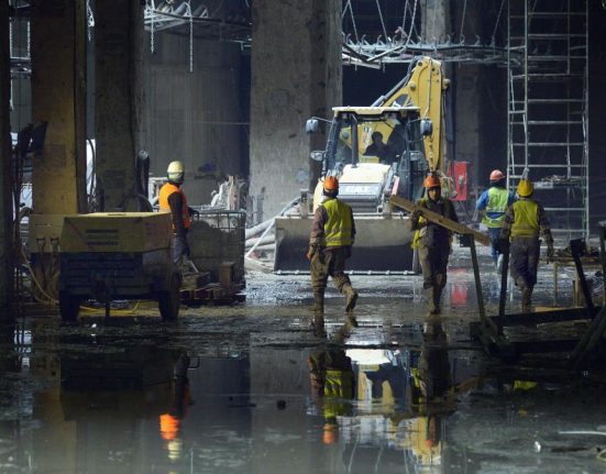Bolojan propune penalizari de 1 pe zi la contracte