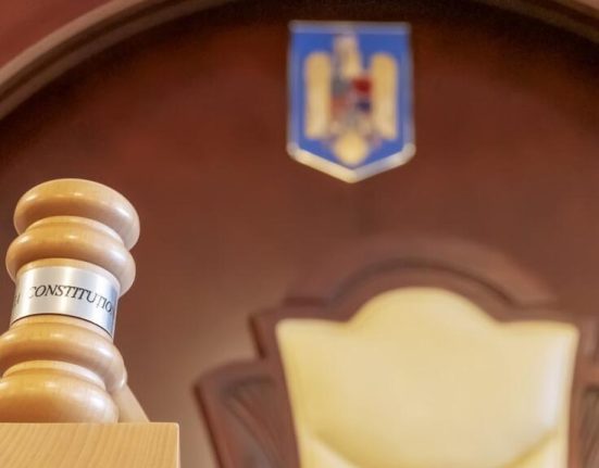 CCR a decis ca declaratiile de avere nu.includ veniturile sotilor