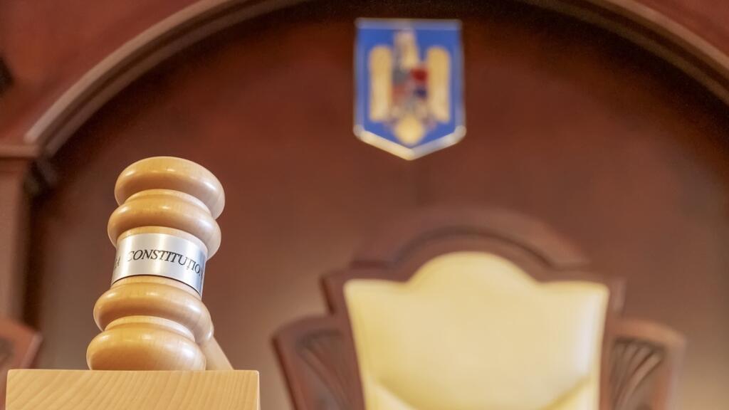 CCR a decis ca declaratiile de avere nu.includ veniturile sotilor