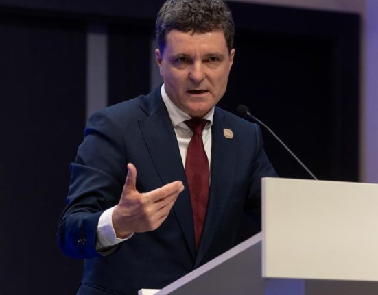 Ce a spus Nicusor Dan despre premierul Romaniei