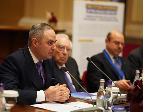 Guvernul intentioneaza sa impuna taxa pe profiturile excesive ale bancilor Nazare Va fi aplicata din 2026