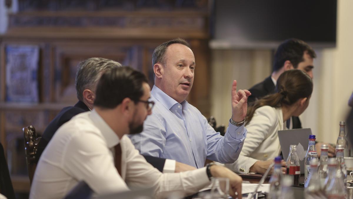 Liderul PSD cere tax a de solidaritate cu masina scumpa