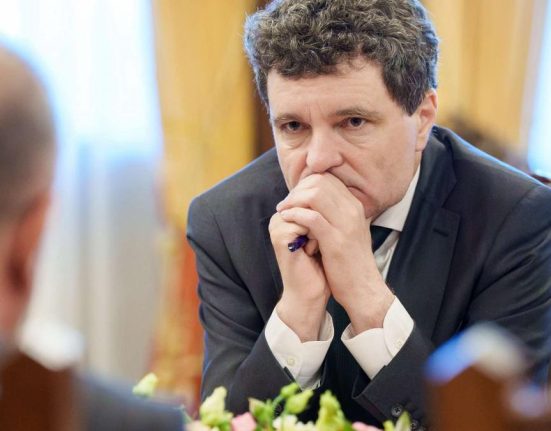 Lista taierilor de la Cotroceni dispar sporurile si 13 lea salariu