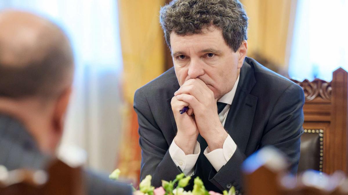 Lista taierilor de la Cotroceni dispar sporurile si 13 lea salariu