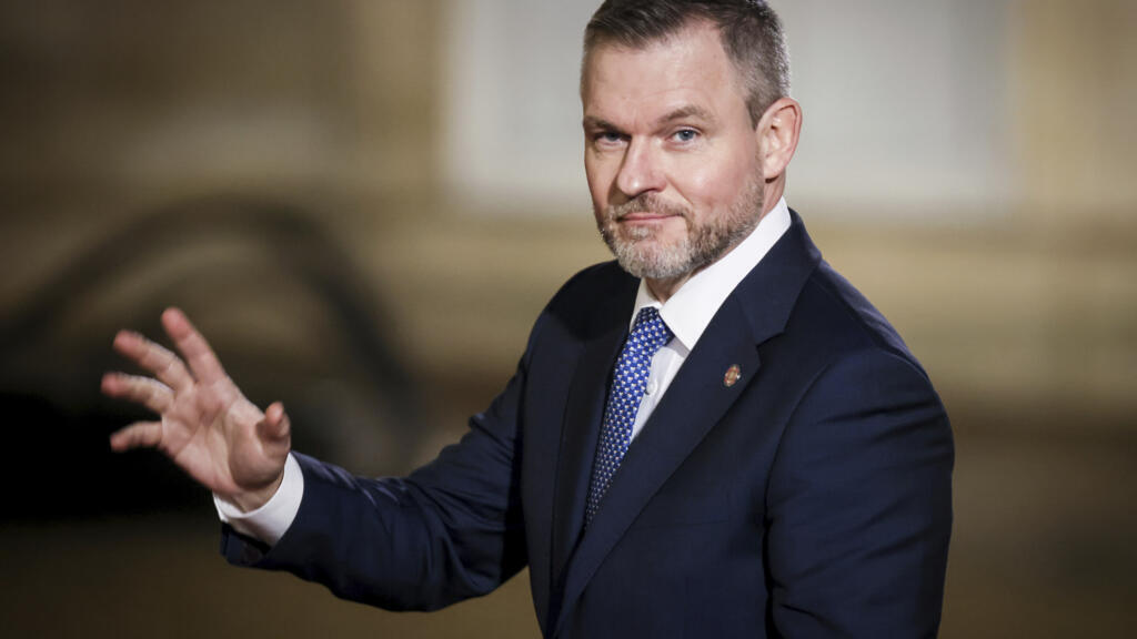 Premierul slovac doreste neutralitate presedintele l a criticat