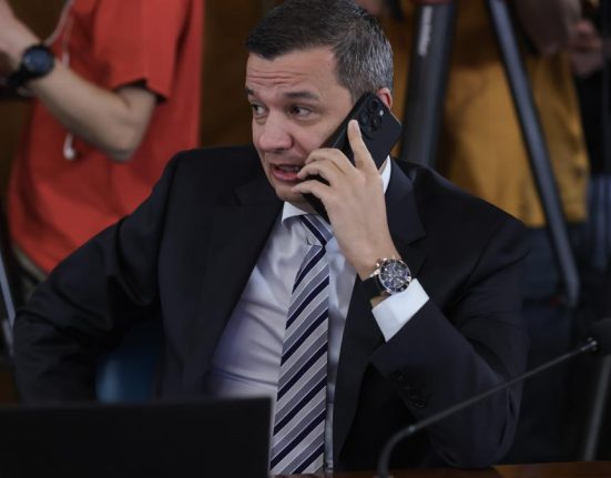 Scandal continuu in negocierea guvernului Liderii se cearta la Cotroceni