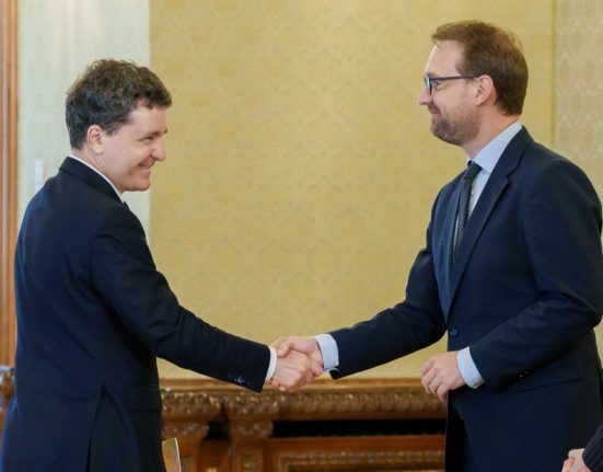 Scandal pe ministere USR nu renunta la ministere