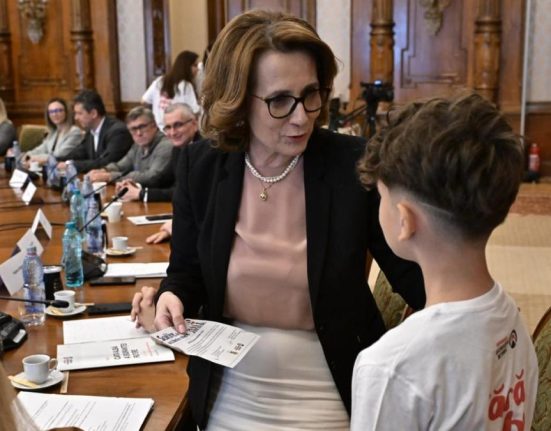Senatoarea PNL Nicoleta Pauliuc anunta Legea Digitala a Majoratuielui