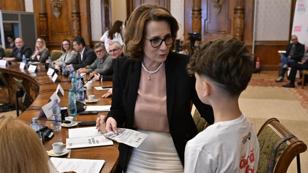 Senatoarea PNL Nicoleta Pauliuc anunta Legea Digitala a Majoratuielui