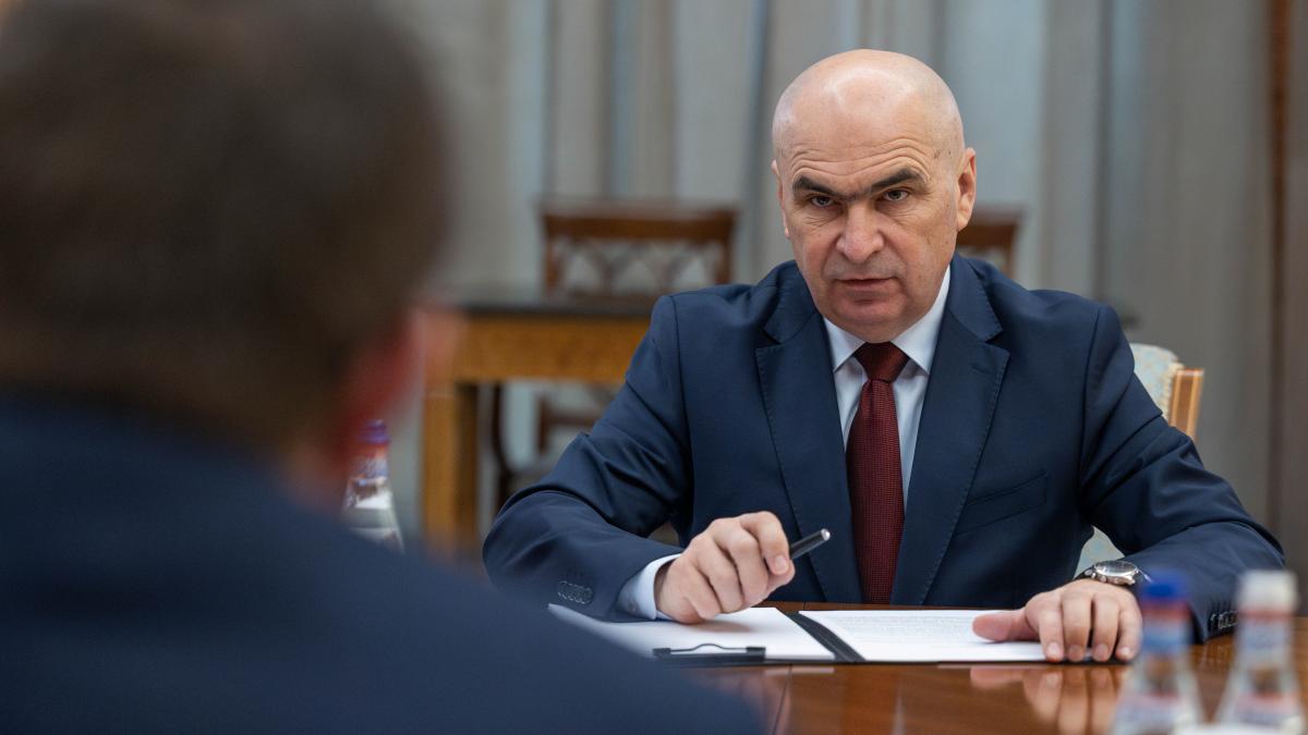 Austeritate doar pentru unii spun criticii