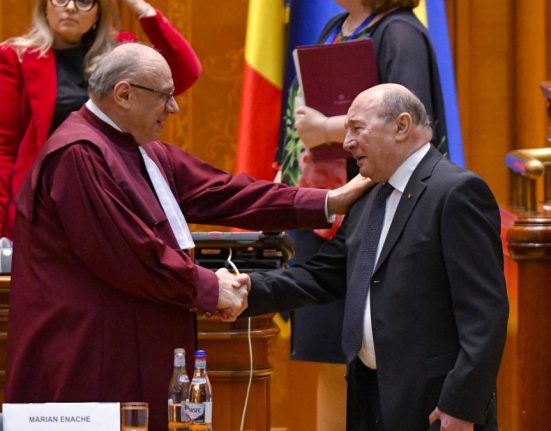 CCR reintegreaza privilegiile lui Traian Basescu
