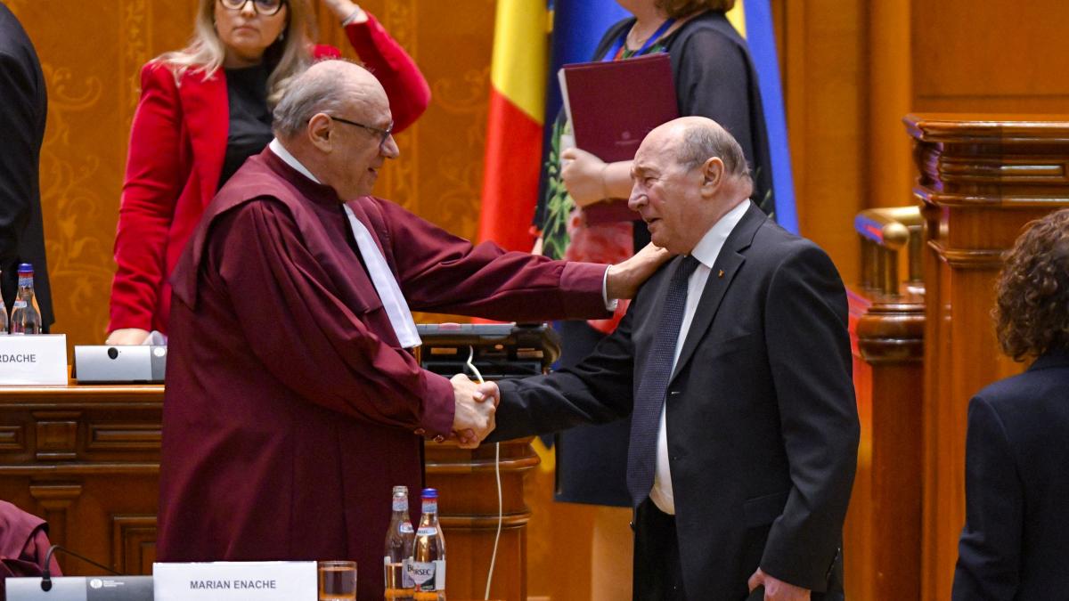 CCR reintegreaza privilegiile lui Traian Basescu