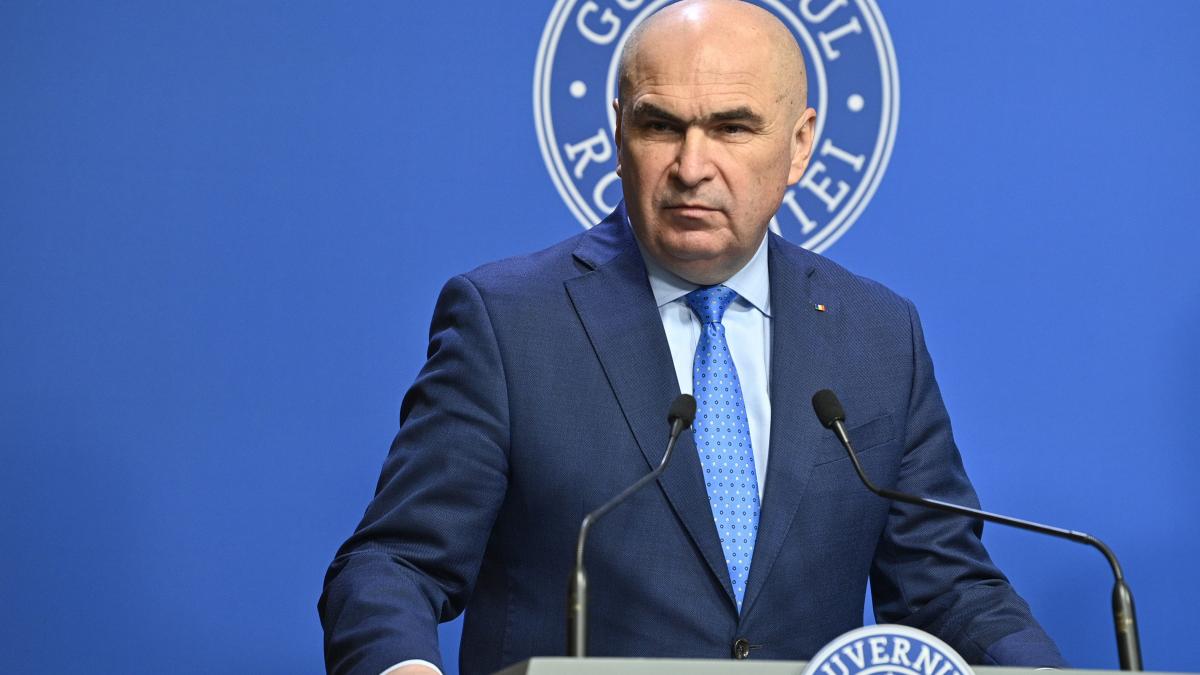 Guvernul Bolojan vrea sa interzica transferul functionarilor publici