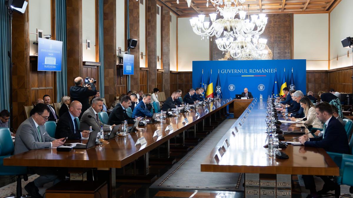 Guvernul schimba Legea Austeritatii CASS pentru pensii mari pana in 2028 Acciza la tigari ramane stabila pana in 2026
