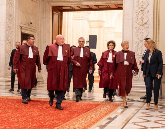 Judecatorii CCR nu vor mai avea prima la finalizarea mandatului