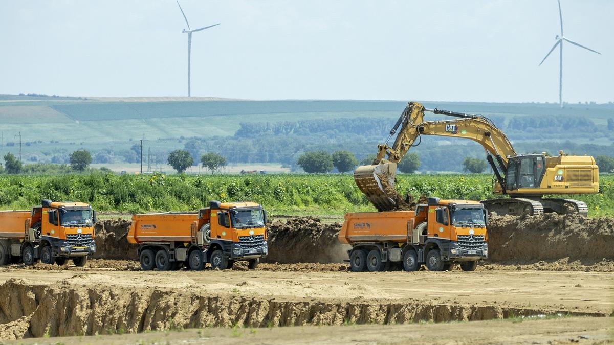 Ministrul Transporturilor a semnatt autorizatia pentru un nou lot A8