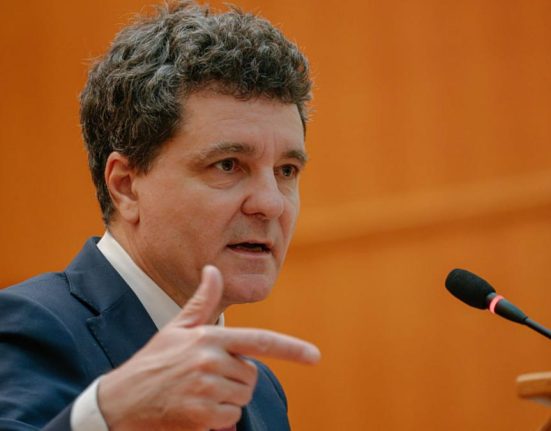 Nicusor Dan a semnat primul pachet de austeritate