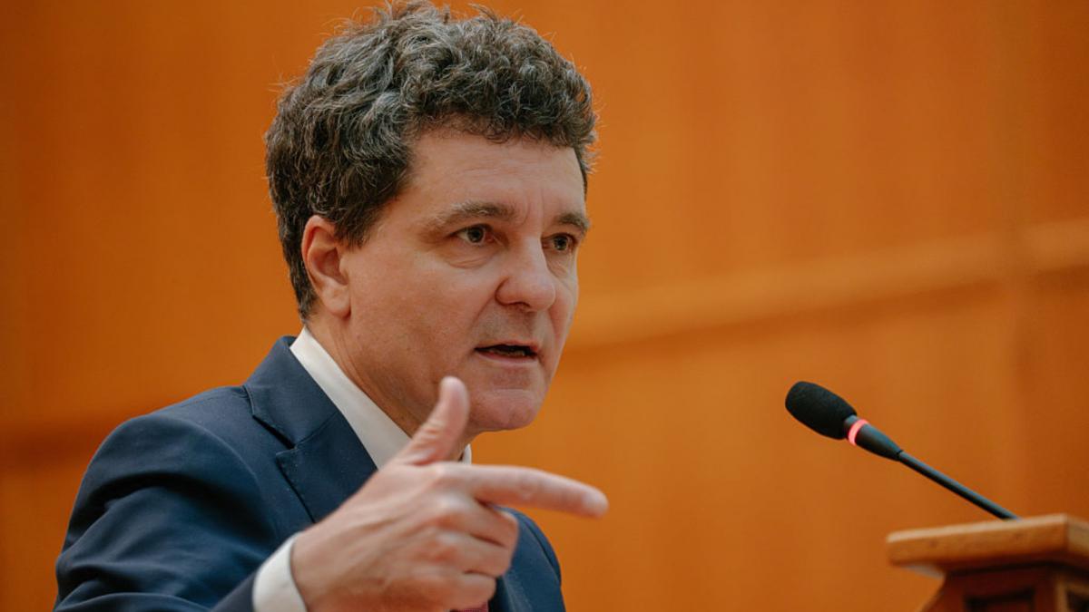 Nicusor Dan a semnat primul pachet de austeritate