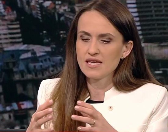 Oana Toiu Se reintroduc taxele consulare bugetul e zero Lista taxelor consulare