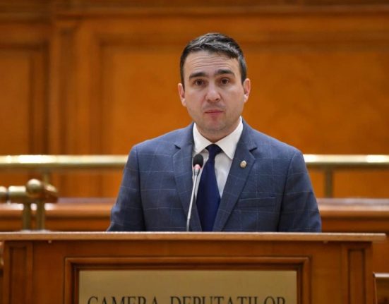 PSD ia in calcul abtinerea la votul motiunii AUR
