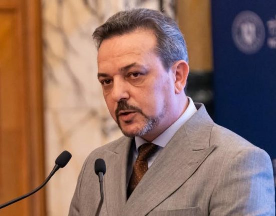Presedintele IICCMER cere coalitiei sa interzica simbolurile comuniste