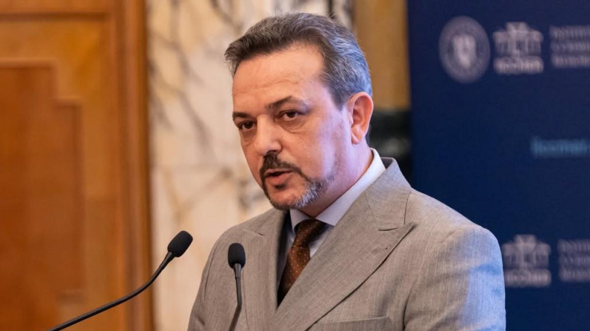 Presedintele IICCMER cere coalitiei sa interzica simbolurile comuniste