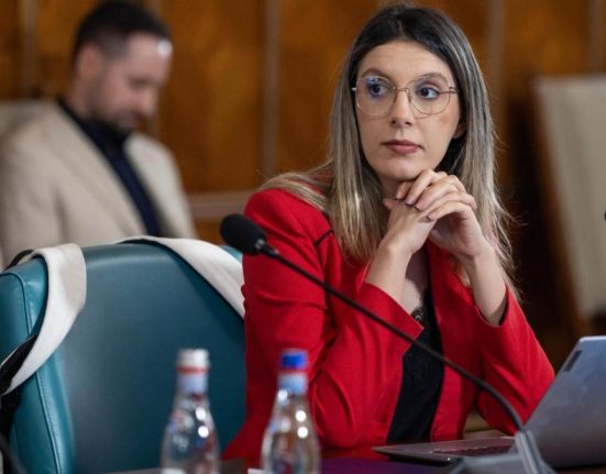 Reforma Romsilva Reducerea directorilor si sporurilor legatede performanta