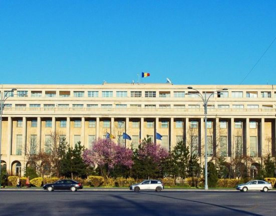 Reorganizare cu scandal la Guvern sindicalistii acuza epurare politica