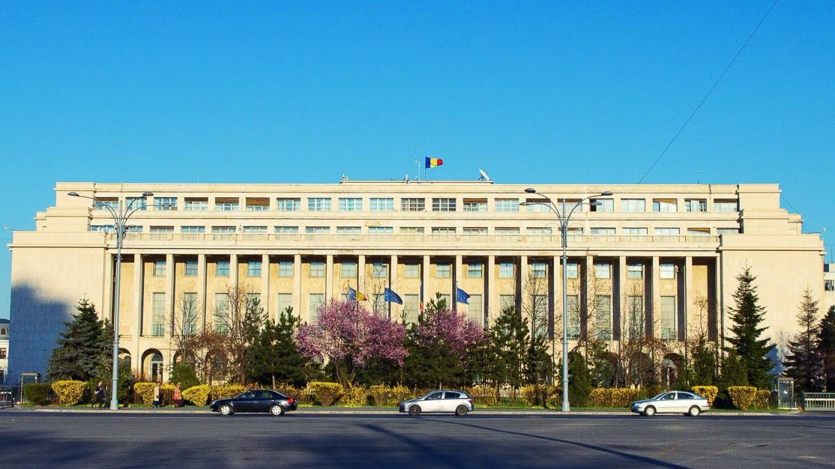 Reorganizare cu scandal la Guvern sindicalistii acuza epurare politica