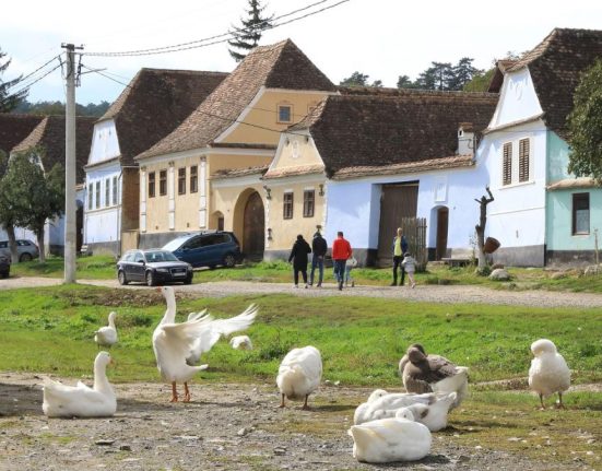 Satul cu zeci de bolnavi brusc ministrul declara