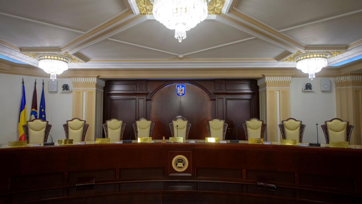 Schimbare de garda la CCR noii judecatori depun juramantu