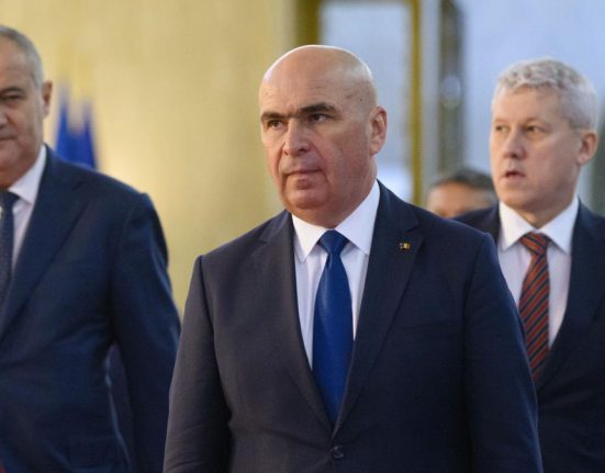 Surse Bolojan amana anuntarea masurilor fiscale de austeritate